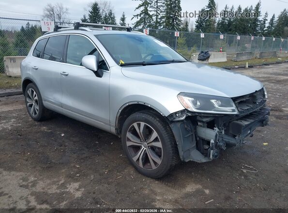 WVGRF7BPXHD004467 2017 VOLKSWAGEN TOUAREG Серебряный Передняя правая четверть