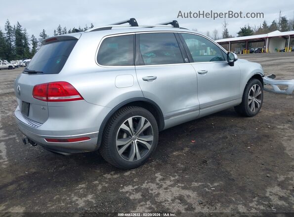 WVGRF7BPXHD004467 2017 VOLKSWAGEN TOUAREG Серебряный Задняя правая четверть