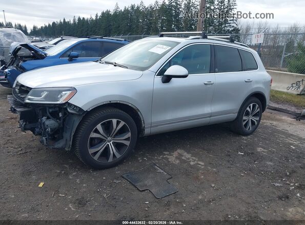 WVGRF7BPXHD004467 2017 VOLKSWAGEN TOUAREG Серебряный Передняя левая четверть