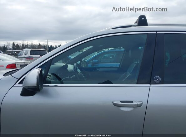 WVGRF7BPXHD004467 2017 VOLKSWAGEN TOUAREG Серебряный 