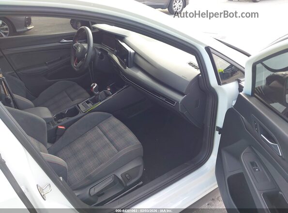 WVWHA7CD3RW145891 2024 VOLKSWAGEN GOLF White წინა სალონის ხედი