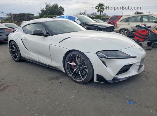 WZ1DB0C08MW041679 2021 TOYOTA SUPRA Белый Передняя правая четверть