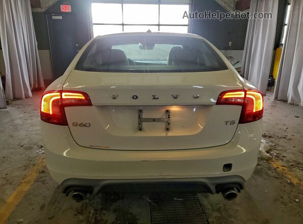YV126MFL3H2421611 2017 VOLVO S60 Белый Вид сзади