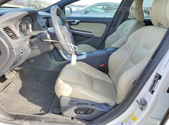 YV140MEK3H1347440 2017 VOLVO V60 White Widok wnętrza z przodu