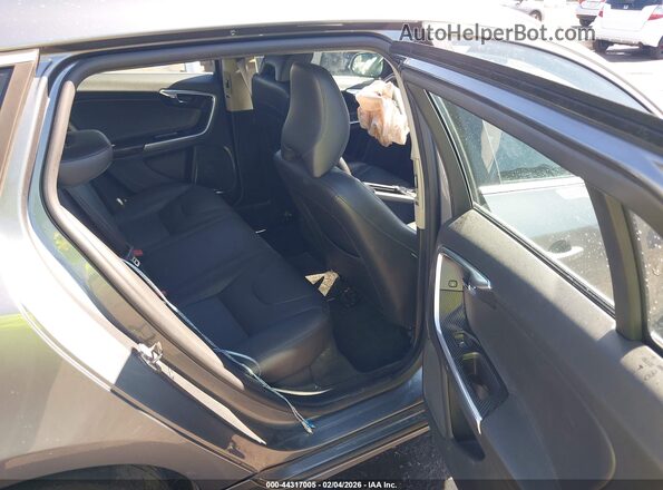 YV140MEK6H1373045 2017 VOLVO V60 Blue Вид наклейки з VIN-кодом