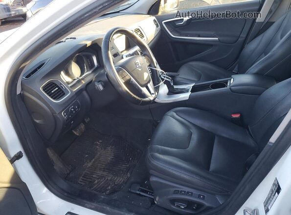YV140MEK7H1372941 2017 VOLVO V60 Белый Вид салона спереди