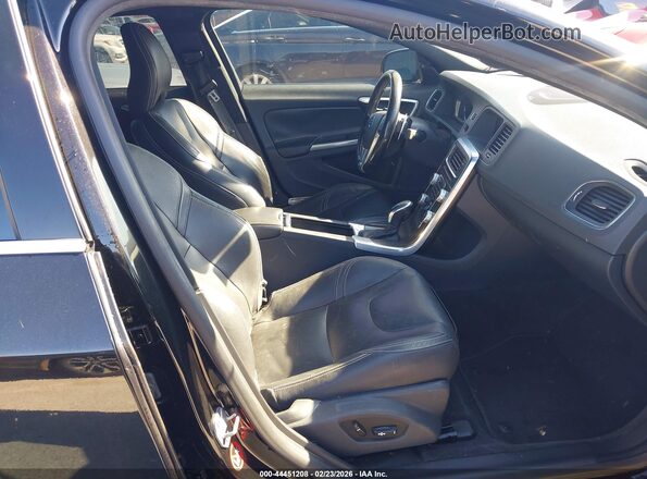 YV149MFM1G2397879 2016 VOLVO S60 Black Front interior view