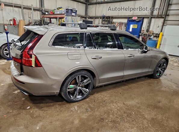 YV1A22SL5K1007406 2019 VOLVO V60 Желто-коричневый Задняя правая четверть