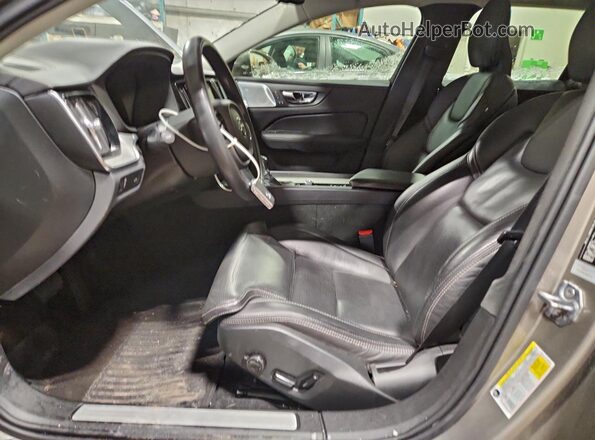 YV1A22SL5K1007406 2019 VOLVO V60 Желто-коричневый Вид салона спереди