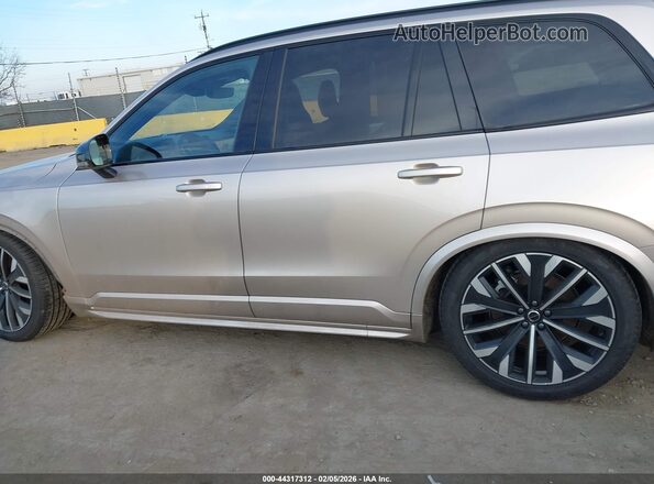 YV4062PM8T1478682 2026 VOLVO XC90 Золотой Панорамный вид салона 360°