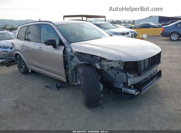 YV4062PM8T1478682 2026 VOLVO XC90 Золотой Передняя правая четверть