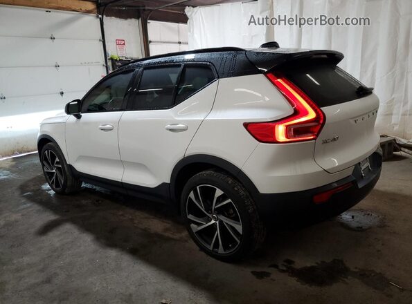 YV4162UM2M2545264 2021 VOLVO XC40 White Rear left