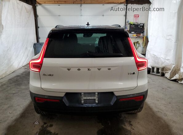 YV4162UM2M2545264 2021 VOLVO XC40 White Rear view