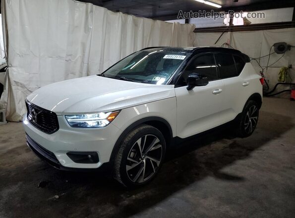 YV4162UM2M2545264 2021 VOLVO XC40 White Front left