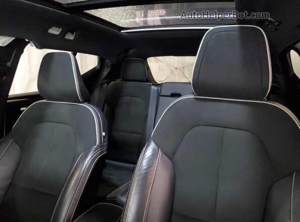 YV4162UM2M2545264 2021 VOLVO XC40 White Rear seats view