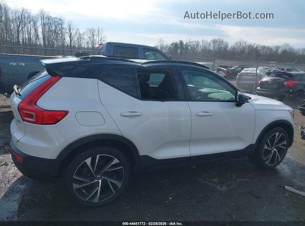 YV4162UM6M2539824 2021 VOLVO XC40 White Вид задньої частини салону