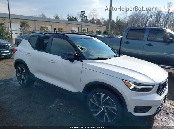 YV4162UM6M2539824 2021 VOLVO XC40 White Передня права чверть