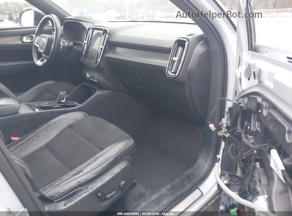 YV4162UM7L2234301 2020 VOLVO XC40 Серый Вид салона спереди