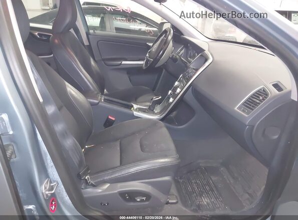 YV440MDJ9H2084876 2017 VOLVO XC60 Синий Вид салона спереди