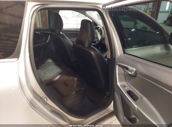 YV440MDK5G2911750 2016 VOLVO XC60 Silver Widok naklejki z numerem VIN