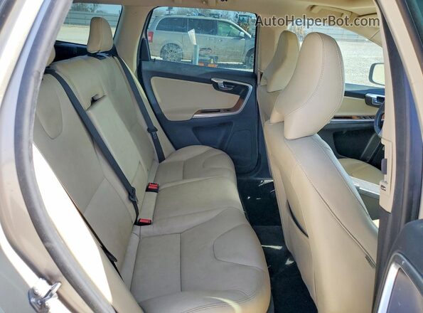 YV449MRU1H2017438 2017 VOLVO XC60 Tan Widok wnętrza z tyłu