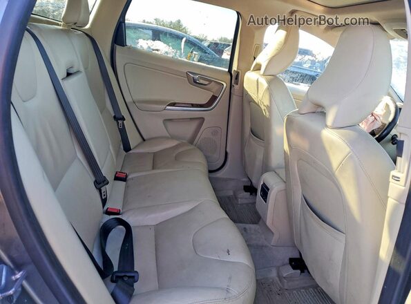 YV4902RM4G2811952 2016 VOLVO XC60 Серый Вид задней части салона