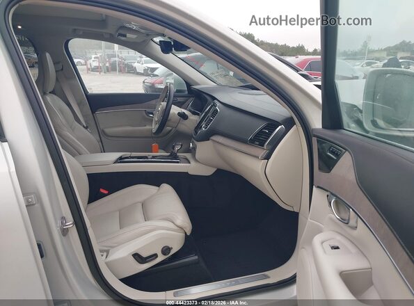 YV4A221L0N1852155 2022 VOLVO XC90 Champagne Вид салона спереди