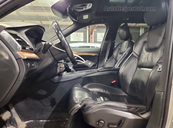 YV4A22PL0J1364339 2018 VOLVO XC90 Silver Вид салону спереду