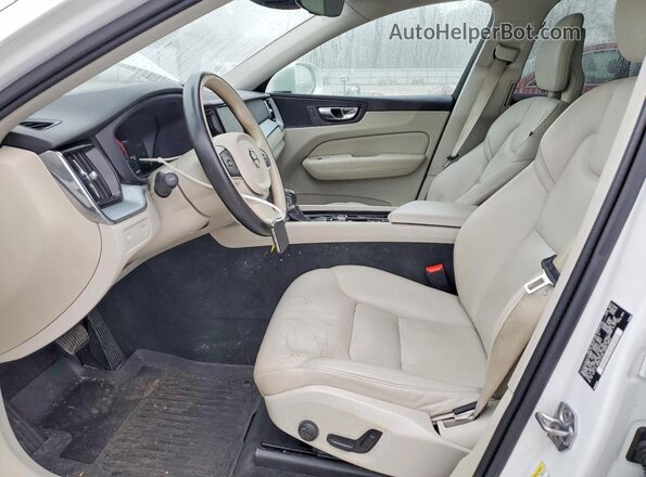 YV4A22RKXJ1010994 2018 VOLVO XC60 Белый Вид салона спереди