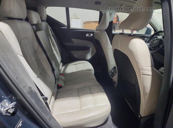 YV4AC2HL2K2071775 2019 VOLVO XC40 Gray Widok wnętrza z tyłu