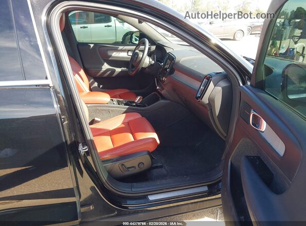 YV4AC2HL3M2591003 2021 VOLVO XC40 Black Սալոնի դիմացի տեսք
