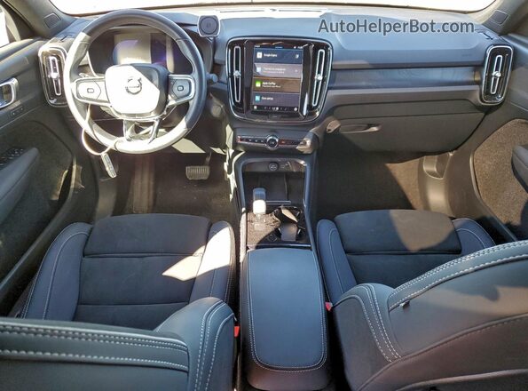 YV4ED3GL7P2055018 2023 VOLVO C40 Белый Вид панели приборов