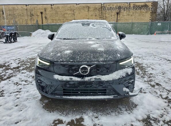YV4ED3GM2P2058689 2023 VOLVO C40 Black Widok z przodu