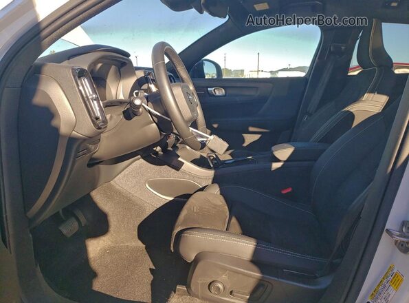 YV4ED3GM4P2055230 2023 VOLVO C40 Белый Вид салона спереди
