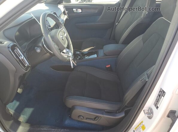 YV4ED3UL4P2106284 2023 VOLVO XC40 Белый Вид салона спереди