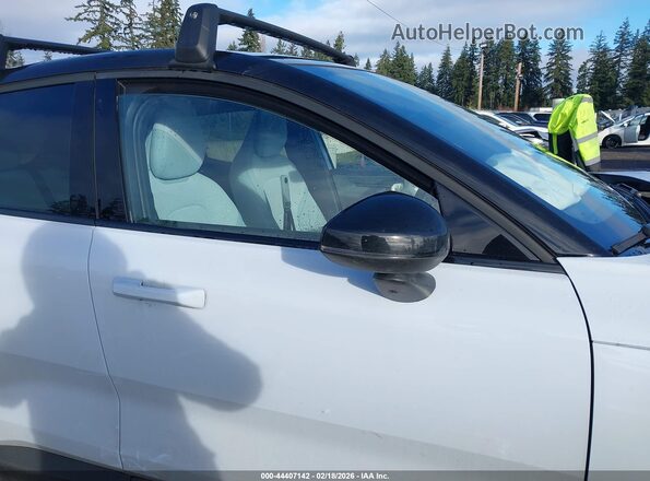 YV4EK3ZL8SS145127 2025 VOLVO EX30 Белый Вид задней части салона
