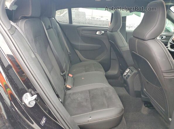 YV4ER3GL2R2104873 2024 VOLVO C40 Черный Вид задней части салона