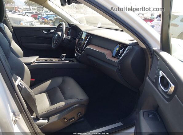 YV4H60DL1R1933867 2024 VOLVO XC60 RECHARGE PLUG-IN HYBRID White Widok wnętrza z przodu
