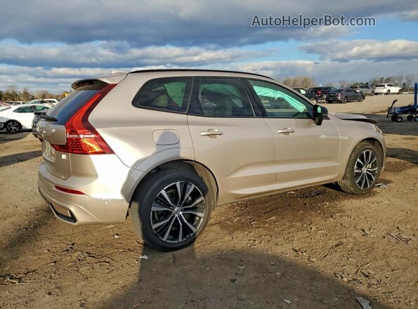 YV4H60DW3P1385460 2023 VOLVO XC60 Silver Tył prawy