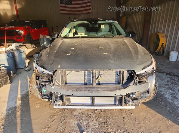 YV4H60RM7T1423788 2026 VOLVO XC60 Серебряный Вид спереди