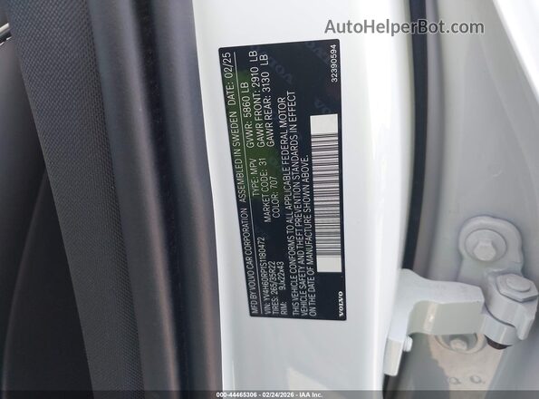 YV4H60RP1S1180472 2025 VOLVO XC60 PLUG-IN HYBRID White Vista del compartimento del motor