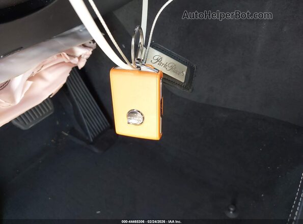 YV4H60RP1S1180472 2025 VOLVO XC60 PLUG-IN HYBRID White Vista del salpicadero