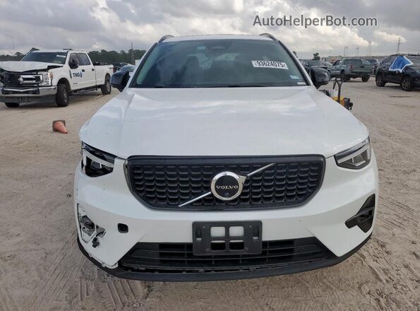 YV4K92HW5P2921404 2023 VOLVO XC40 White Вид спереду