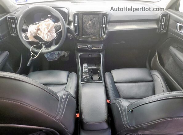 YV4K92HW5P2921404 2023 VOLVO XC40 White Вид панелі приладів