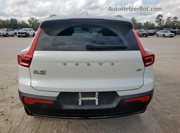 YV4K92HW5P2921404 2023 VOLVO XC40 White Вид ззаду