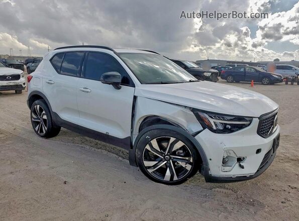 YV4K92HW5P2921404 2023 VOLVO XC40 White Передня права чверть