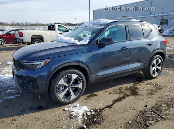 YV4K92UC1T2736157 2026 VOLVO XC40 Синий Передняя левая четверть