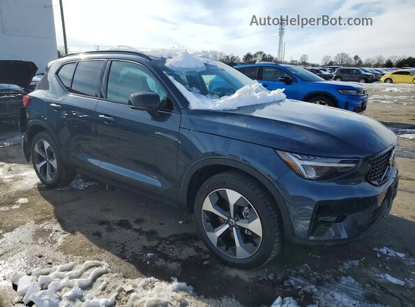 YV4K92UC1T2736157 2026 VOLVO XC40 Синий Передняя правая четверть