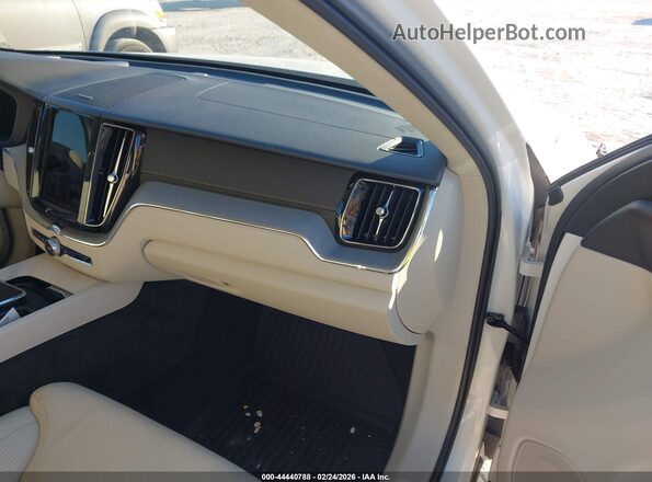 YV4L12DA6P1352459 2023 VOLVO XC60 White Vista interior delantera