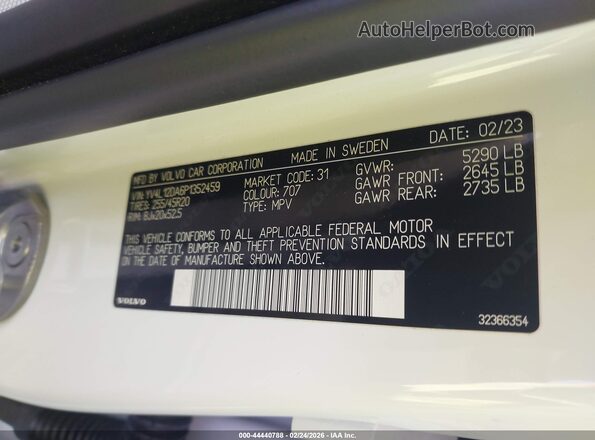 YV4L12DA6P1352459 2023 VOLVO XC60 White Vista del compartimento del motor